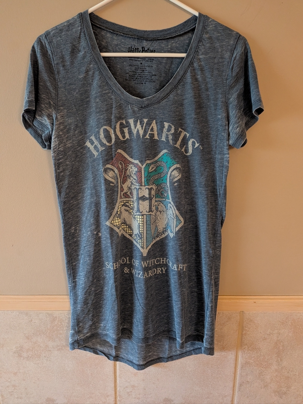 Women's Lightweight Graphic Tee, Hogwarts, Size M